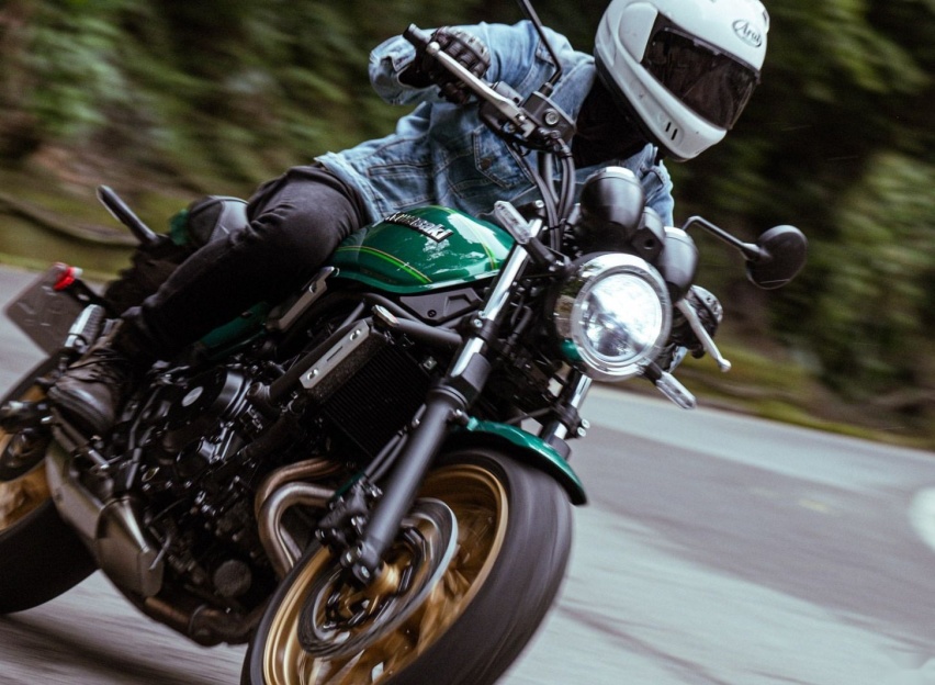 轻盈好上手的复古车，2022川崎Z650RS