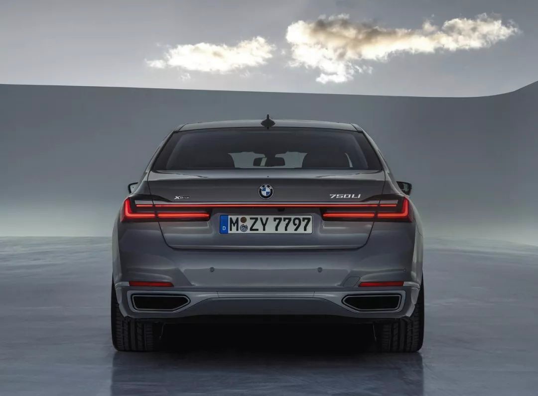 新BMW 7系上市！科技、智能、驾乘全面提升！真香！