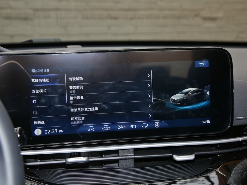这新车带双联屏+驾驶辅助 价格才13.38万起？