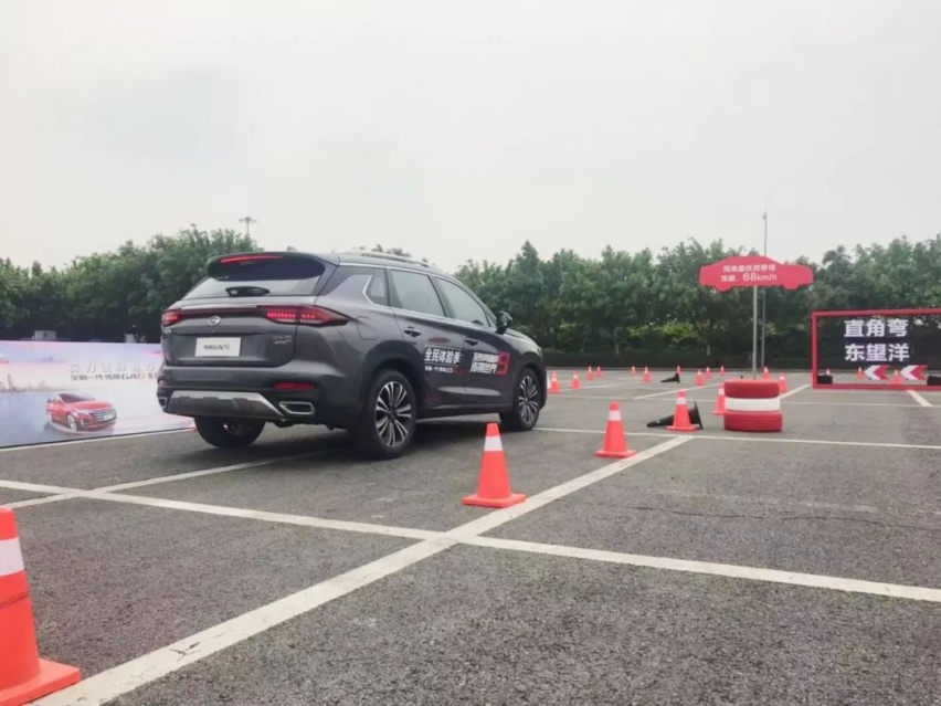 试驾全新传祺GS5，看一辆SUV如何挑战模拟赛级弯道