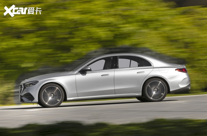 闪亮三叉星:梅赛德斯-奔驰e 400 e