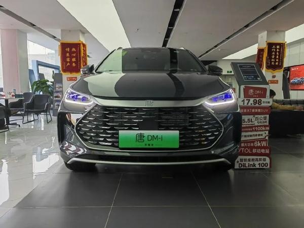 价格卷出新高度，车叔探店实拍比亚迪汉/唐荣耀版