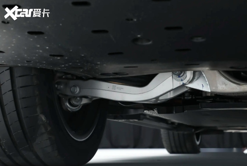 单阀变双阀减震器,赛力斯问界M8对比华为问界M8,差价3万元