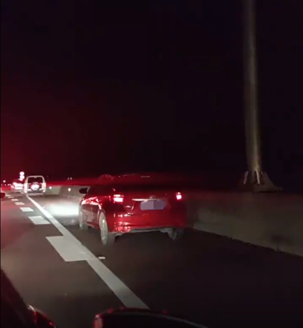 高速两小时拍下500+应急车道违章！只想说：太赞了