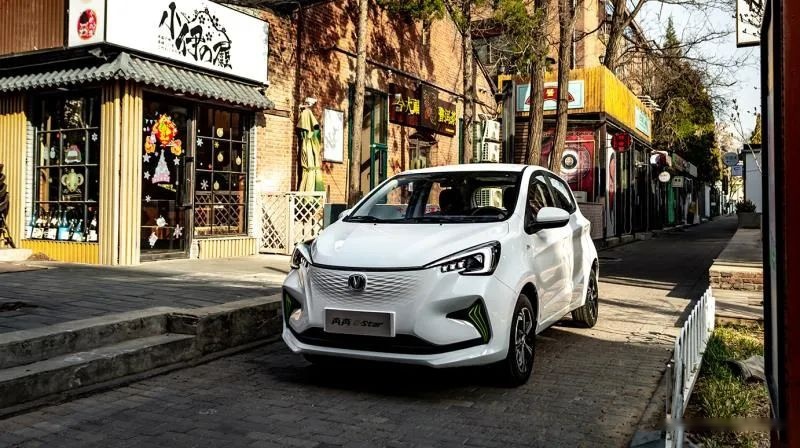 品质惠民，奔奔E-Star力图普及高品质新能源车致敬“父辈”