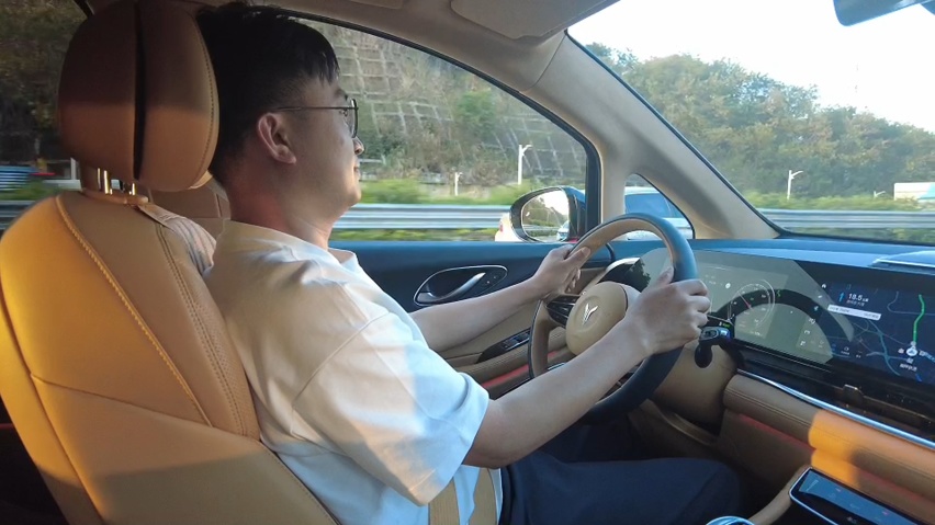 手握40万买MPV，新岚图梦想家和腾势D9该咋选？对比试驾给你答案