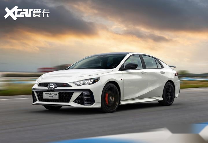 运动型轿车的新机遇，2023款吉利帝豪冠军版VS传祺影豹