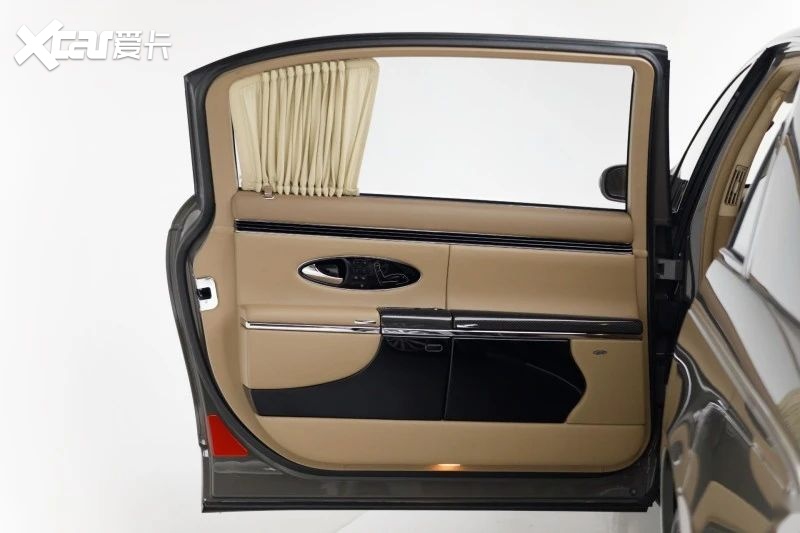 毕竟全新的梅赛德斯迈巴赫 s 级也仅仅只是它价格的一半.