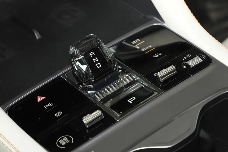 15.98万元起！比亚迪宋PLUS冠军版上市，这回又是爆款预定？