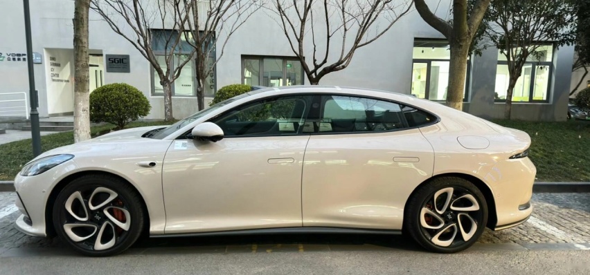 预计21万起售，最高续航超1000km，智己L6实车现身