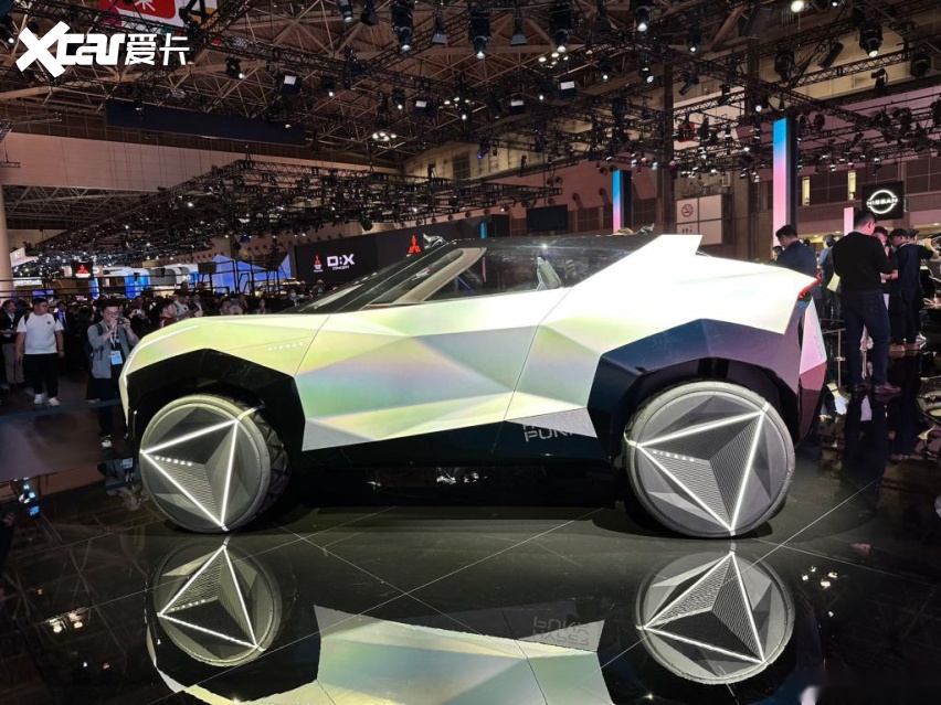更像是一件艺术品,日产hyper punk概念车亮相-爱卡汽车爱咖号