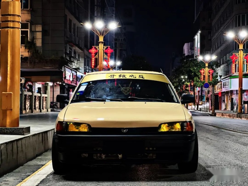 01年的马自达323也能玩得这么帅？改装+车身价只需两万多