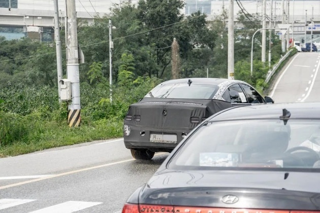 应用太阳能充电车顶 捷尼赛思eG80谍照曝光