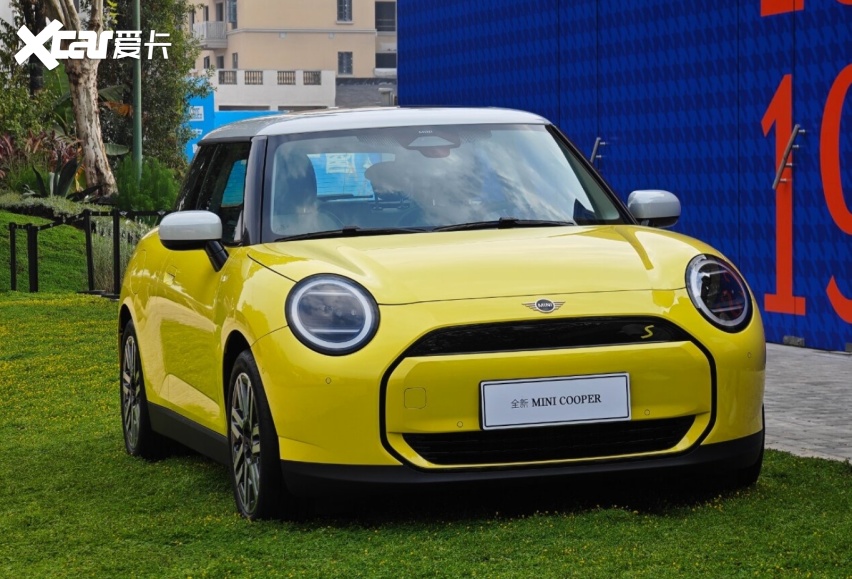 国产纯电mini实车现身,可选冰川蓝配色,续航402km 218马力