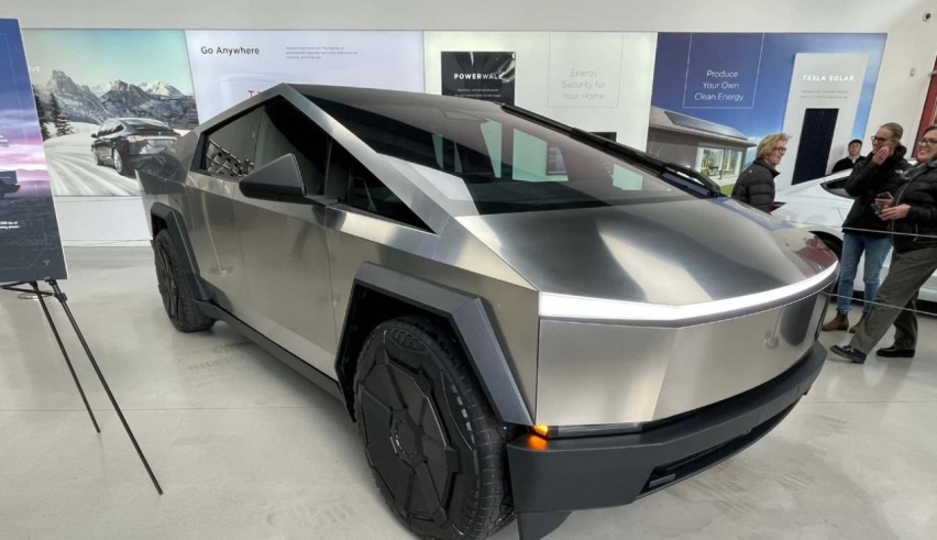 特斯拉Cybertruck量产版详细信息，首批交付10台，无车漆车身