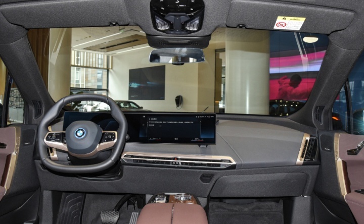 宝马iX对比奔驰EQS SUV，谁是百万元电动车天花板？