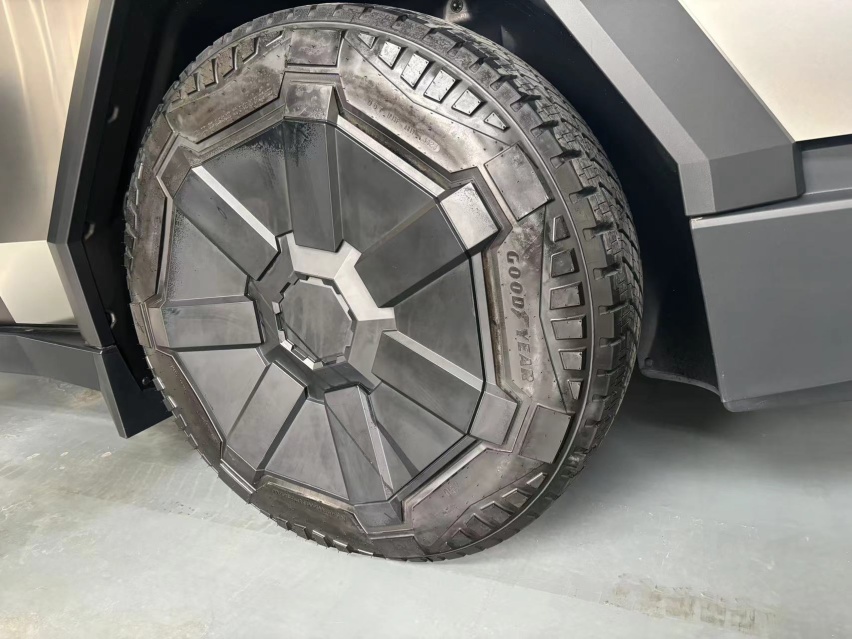 实拍特斯拉赛博越野旅行车 ：霸气十足性能强悍，就是上不了路
