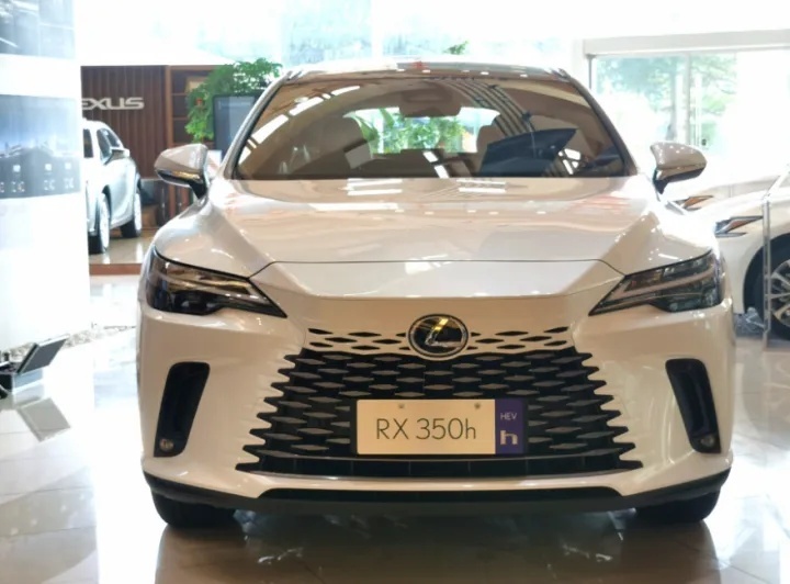 第五代RX到店，原来雷克萨斯也可以这么卷？