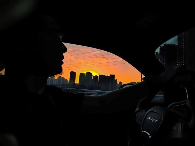 把德系家用车换成美系肌肉车，挑战者车主趁年轻再疯一把