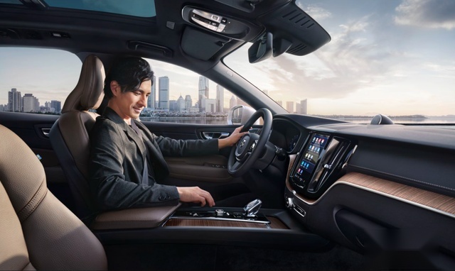 预算35万，XC60、Q5L同步改款，再算上XT5，怎么选？
