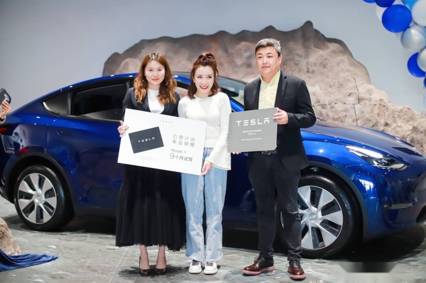 Model Y免费开九个月，这位特斯拉美女车主让人太羡慕了