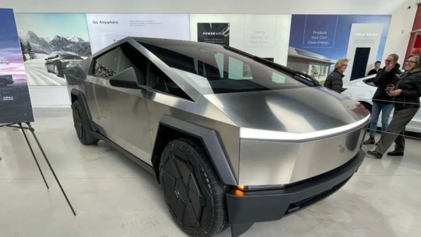 特斯拉Cybertruck交付，可防弹，又当船！