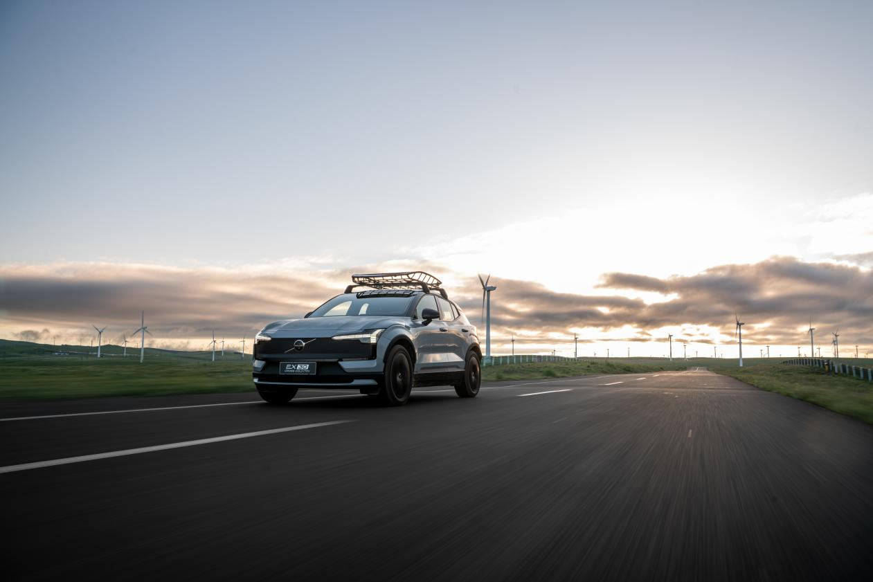 ���W���Ǹм��SUV�\�Ӱ棬�֠���EX30 Cross Country��ʽ����