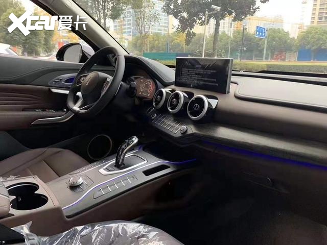 实拍长城的“黑武士”VV7，外观肌肉感，内饰豪华