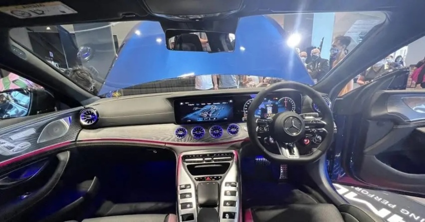 这台AMG GT63的重点在于动力，4.0T双涡轮加电动机强动力