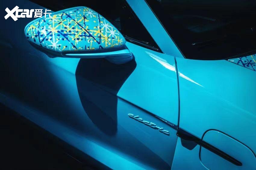 十字定制 Taycan Turbo S 艺术与跑车的完美融合