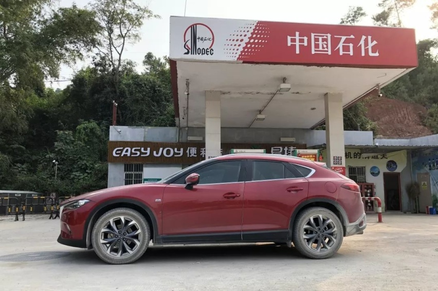 重心又高尾厢又不大，买这种SUV不如轿车？好像不是...