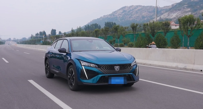【标致408X长测33】什么是运动？开过标致408X之后，你就知道了！
