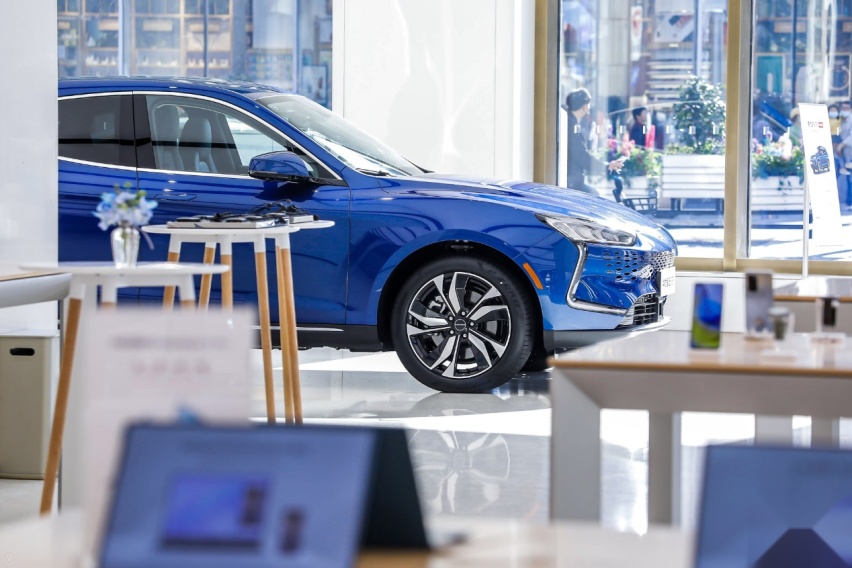 赛力斯联手华为推出新车，华为余承东点赞赛力斯华为智选SF5