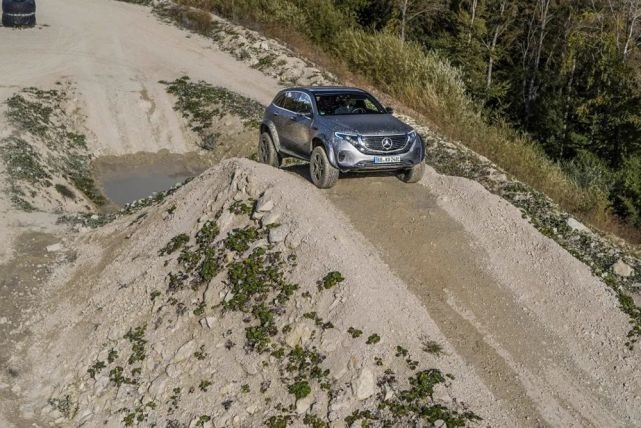 戴姆勒发布奔驰EQC 4X4²，电动越野时代真的快来了