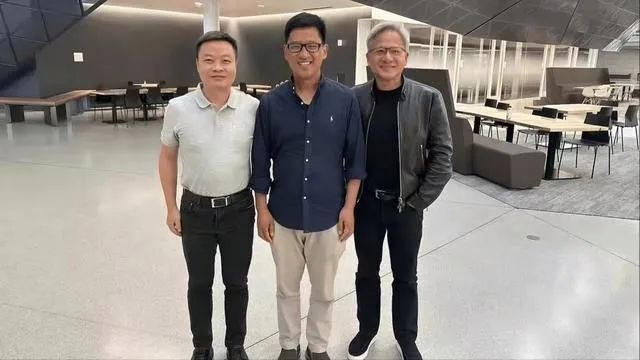 英伟达Q2财报狂飙背后：AI向上，汽车向下