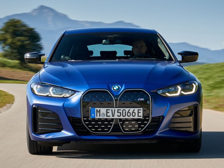 标配空气悬挂 BMW i4售价44.99万起
