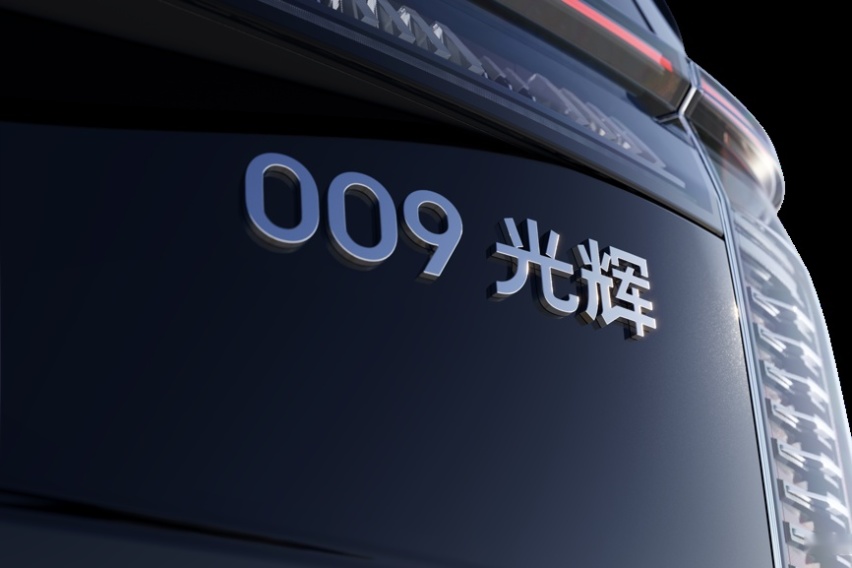极氪009光辉：逆行而上的顺势而为