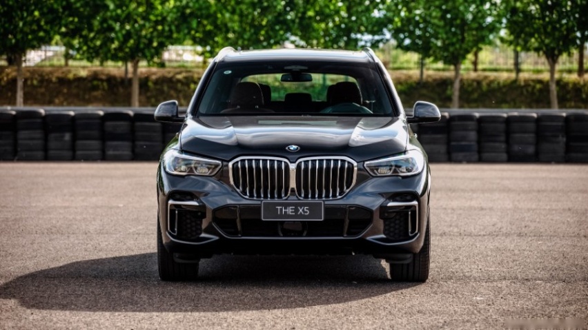 轴距加长又如何？全新BMW X5坚守巅峰驾控本色