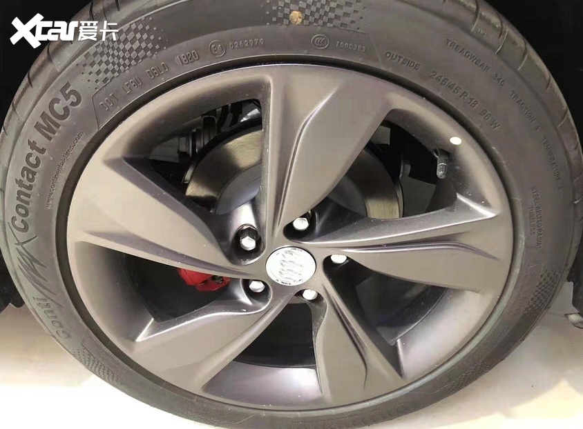 到店体验美系性能车，21.88万降至17万，全新设计配“獠牙