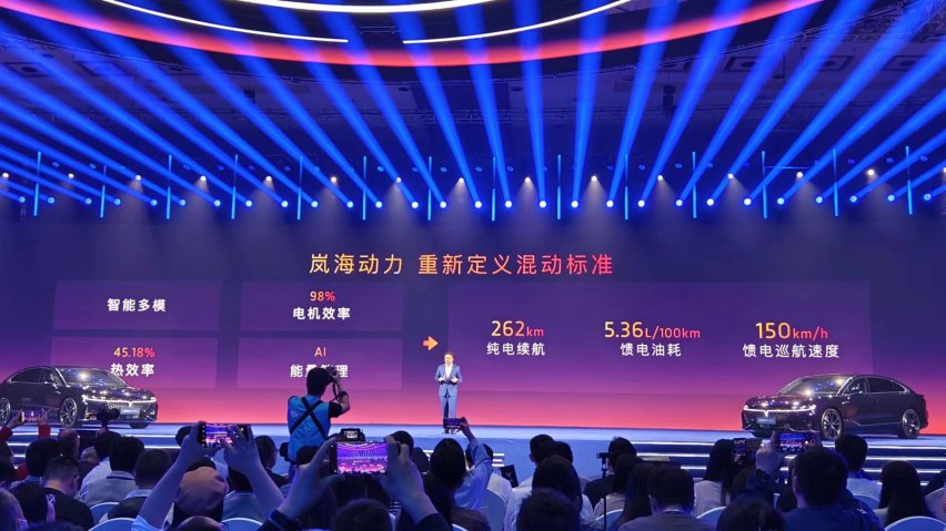 全新岚图追光PHEV正式上市，25.28万起，想要挑战56E？