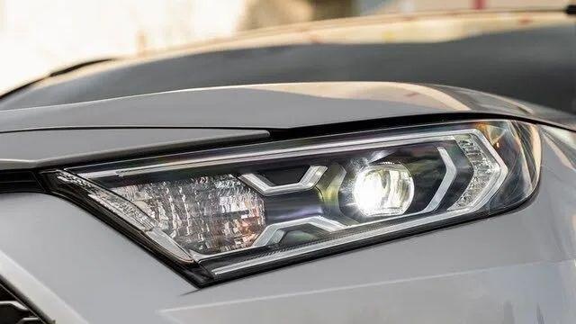 RAV4混动版深度评测，省油动力强，但有一点别抱太大希望