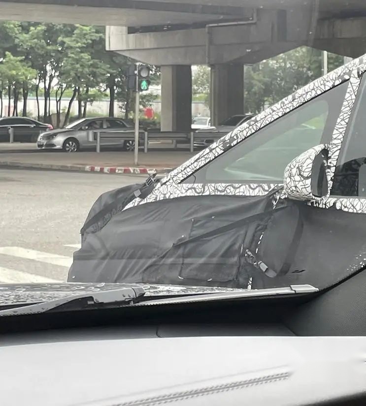 疑似理想全新MPV谍照曝光、小鹏N5专利图曝光…