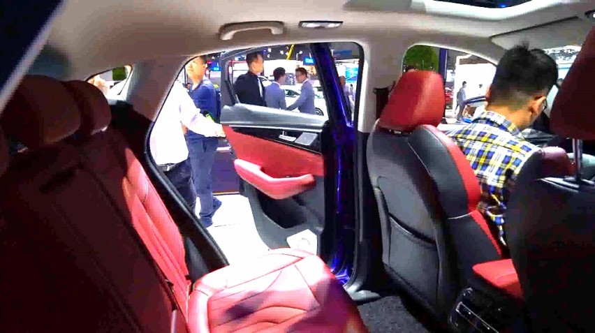 上海车展看长安CS85,网友：看车身像30万的，看轮辋像5万的！
