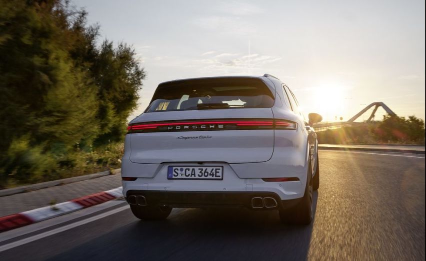 2024款保时捷卡宴Turbo E-Hybrid成为焦点
