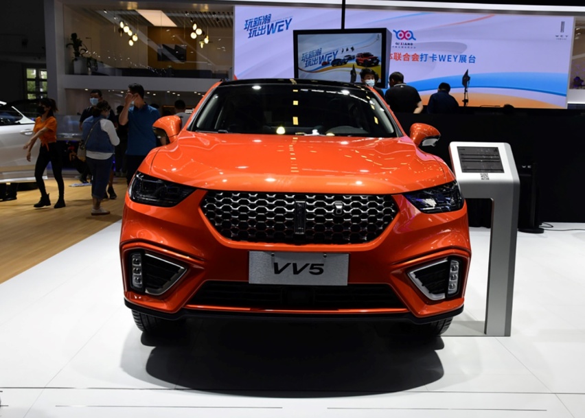 主打橙色的WEY VV5，毫无疑问，目标客户定位为年轻人