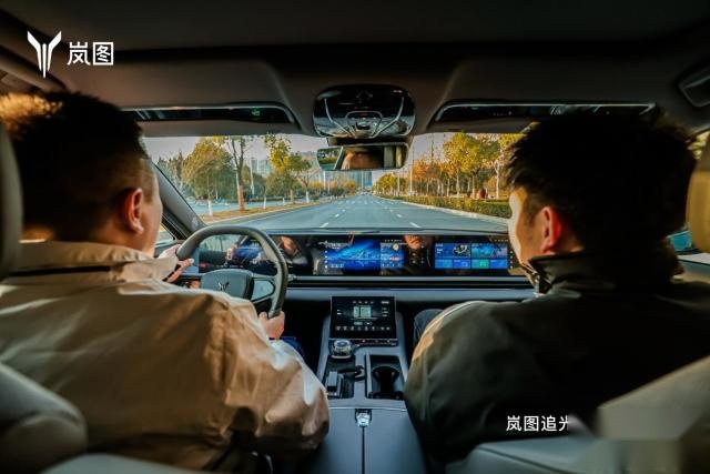 开创混动豪华新时代，岚图追光PHEV合肥区域上市暨全系品鉴会