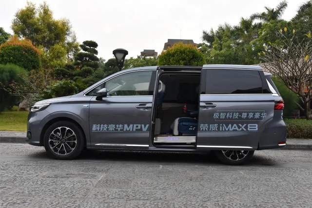 懂车之道试车：上汽荣威iMAX8，改变国产MPV的形象