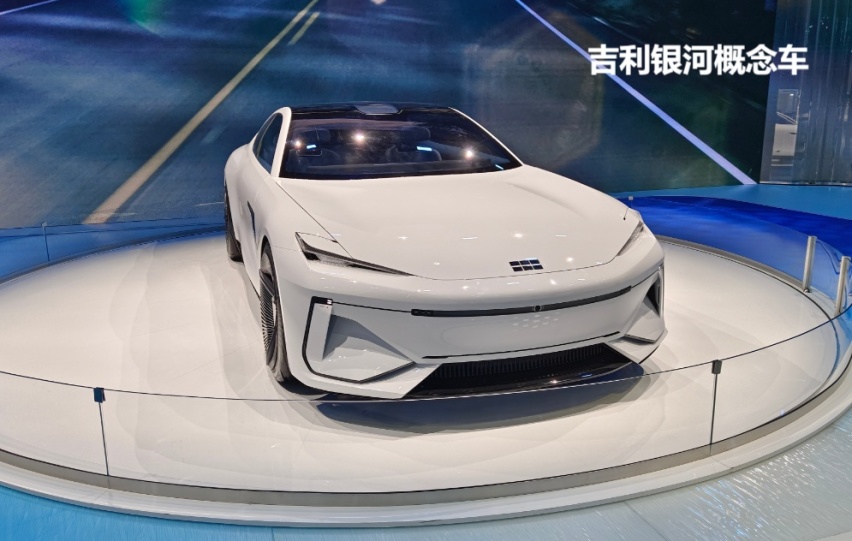 吉利纯电轿车银河E8专利图曝光，对抗比亚迪海豹和小鹏P7i