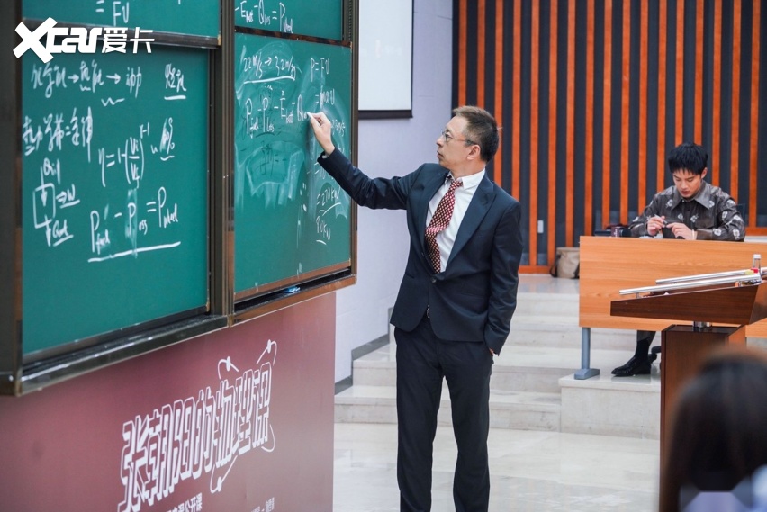 解码极氪900V超级电混，《张朝阳的物理课》探索中国混动技术新价值
