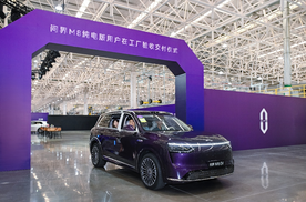 问界M8纯电版开启全国交付，赛力斯张兴海为首批用户交车
